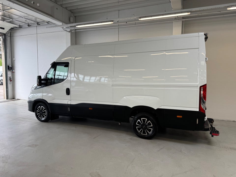 Iveco Daily 2,3 35S16 12m³ Van AG8