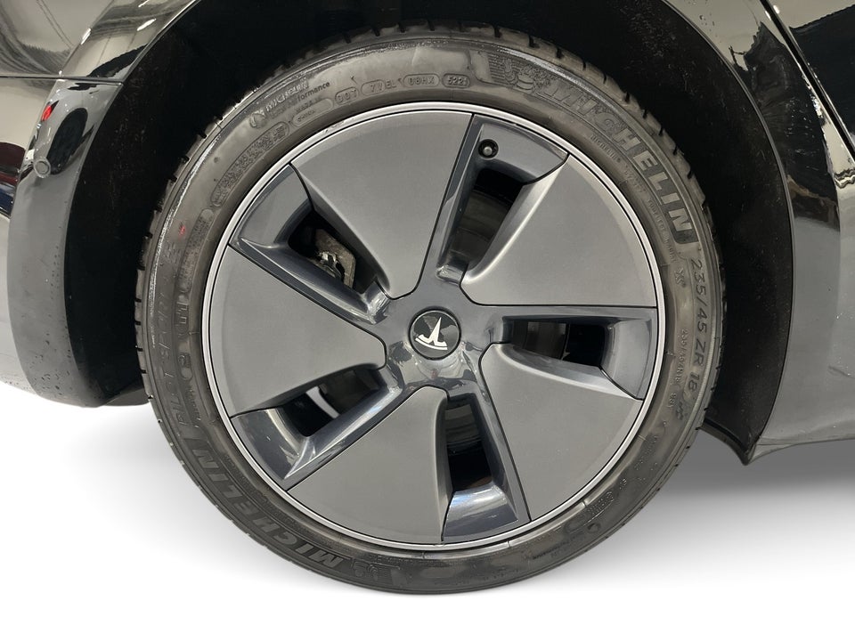 Tesla Model 3 RWD 4d