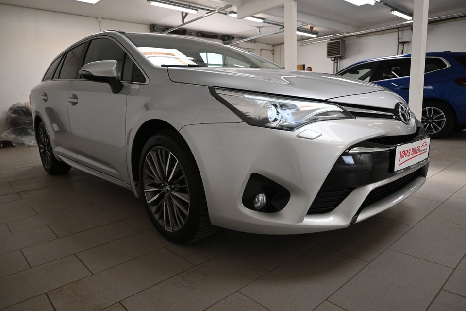 Toyota Avensis 1,8 VVT-i T2 Selected Touring Sports MDS 5d