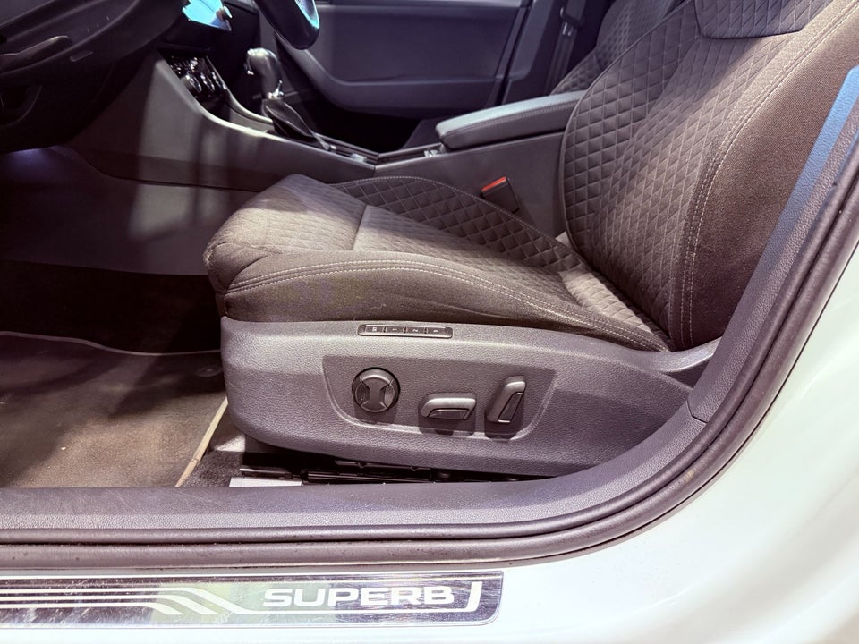 Skoda Superb 2,0 TDi 150 Style Combi 5d