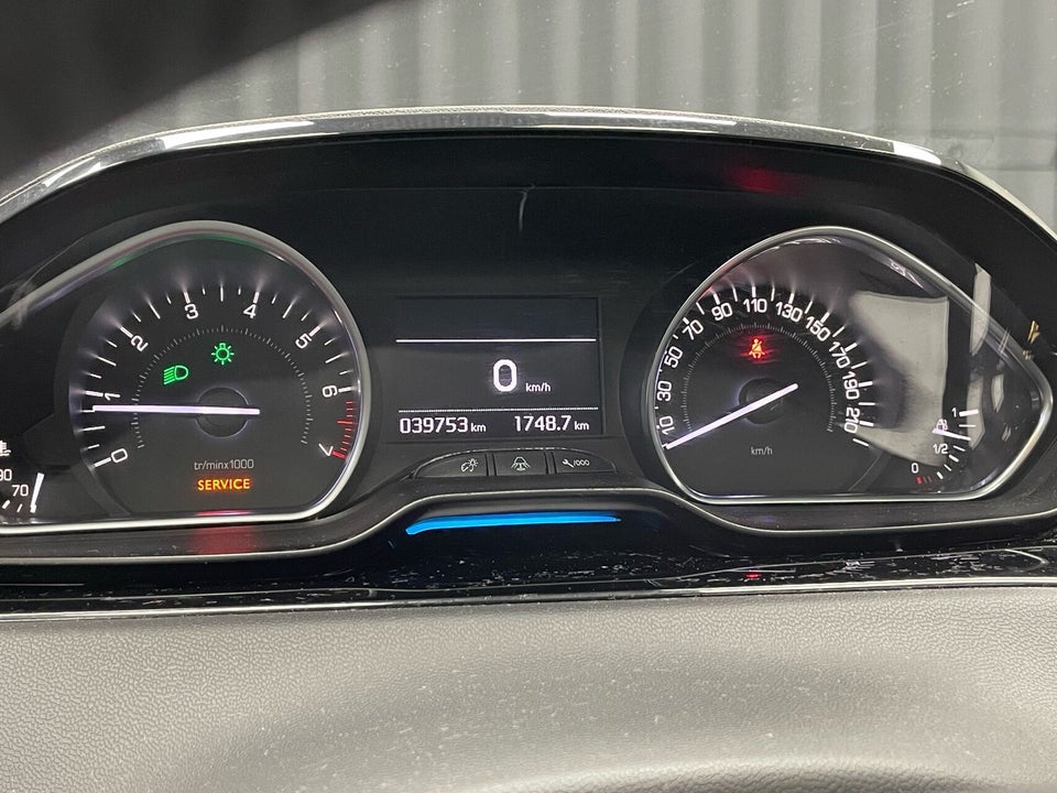 Peugeot 208 1,2 VTi Allure Sky 5d