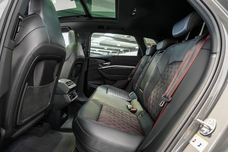 Audi Q8 e-tron 55 S-line quattro 5d