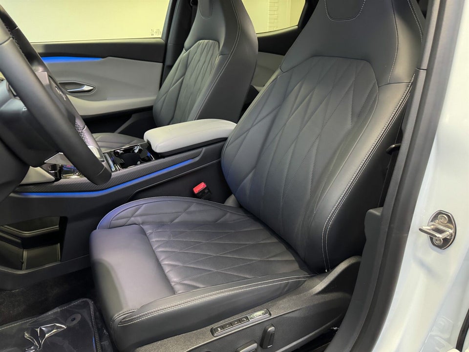 Ford Explorer 77 Premium Extended Range 5d