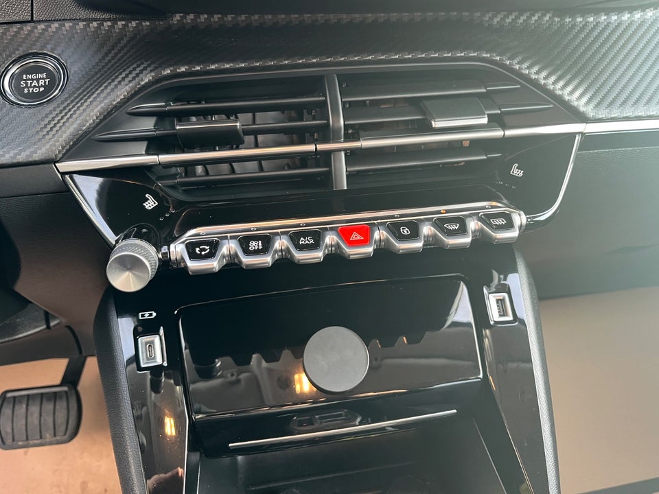 Peugeot 208 1,2 PureTech 100 Black Selection EAT8 5d