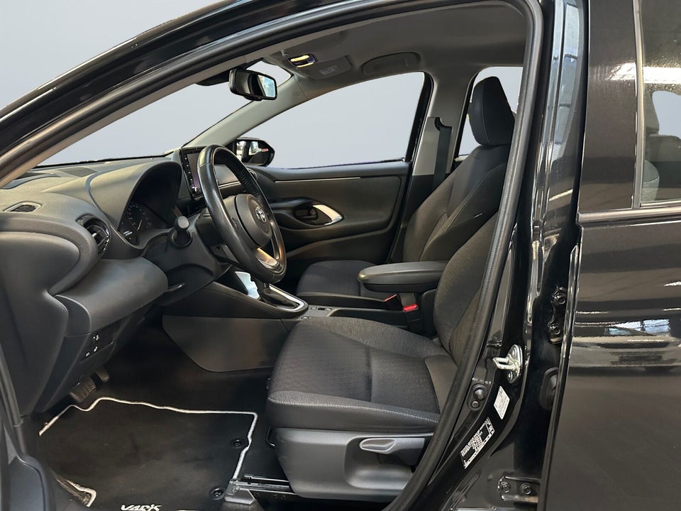 Toyota Yaris 1,5 Hybrid Active Tech+ e-CVT 5d