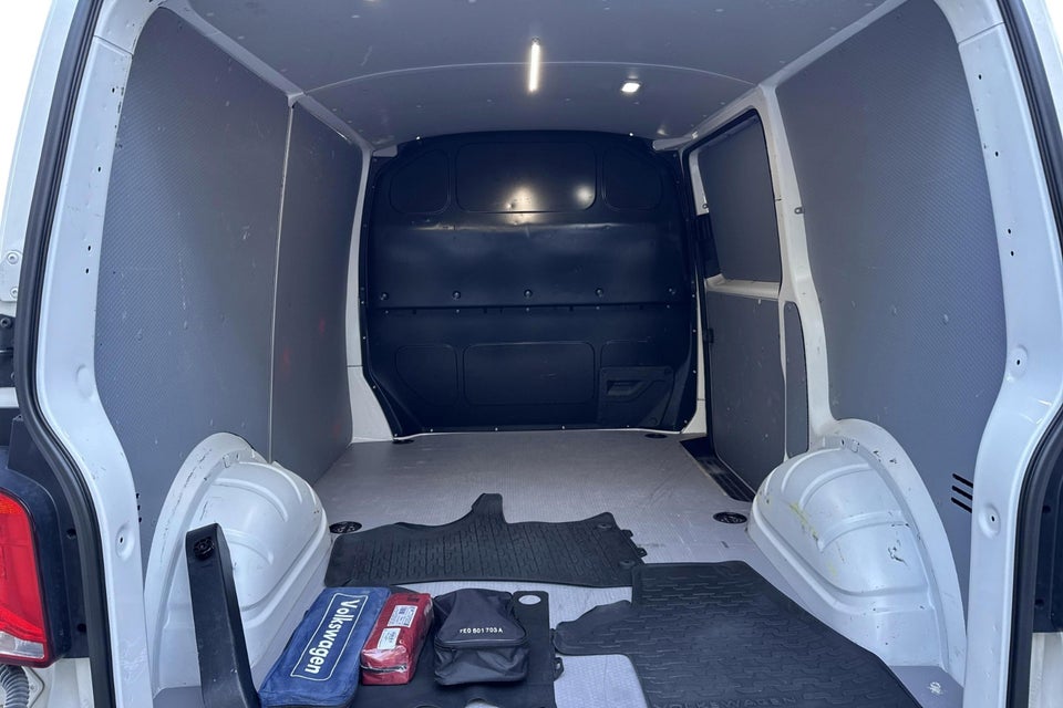 VW Transporter 2,0 TDi 150 Kassevogn DSG kort