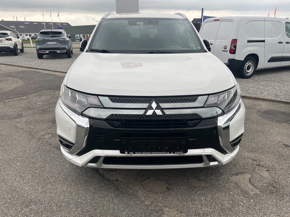 Mitsubishi Outlander 2,4 PHEV Instyle CVT 4WD 5d