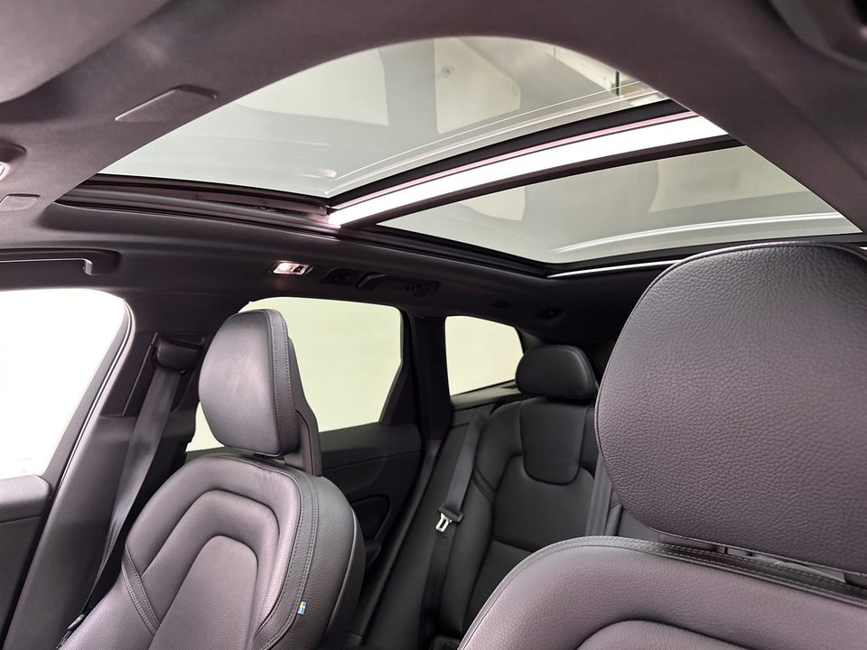 Volvo XC60 2,0 T8 407 R-Design aut. AWD 5d
