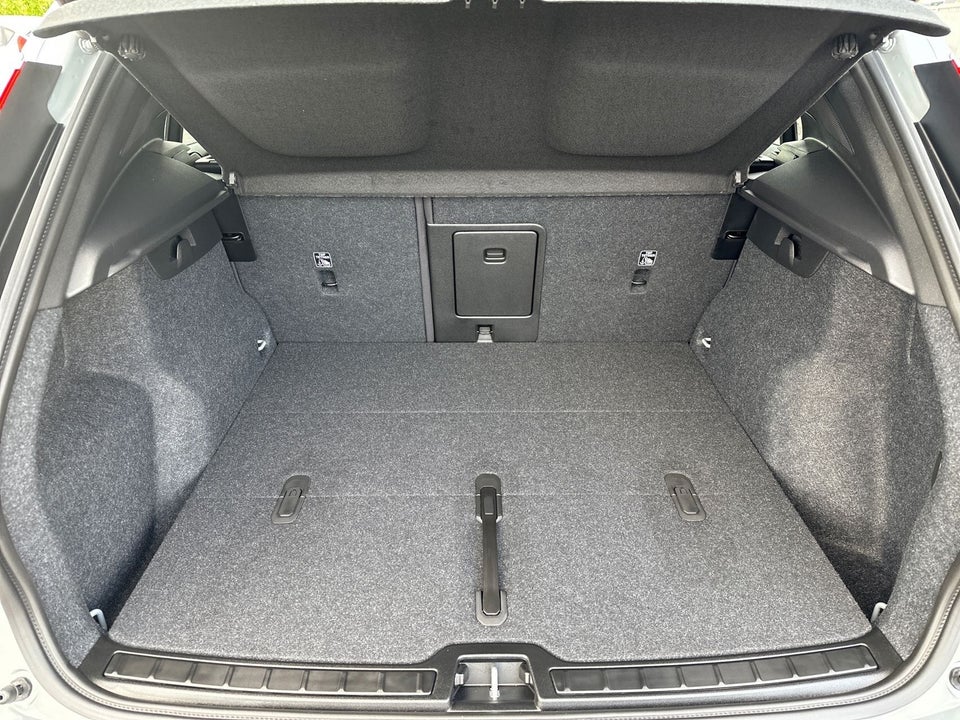Volvo EX40 Extended Range Plus 5d