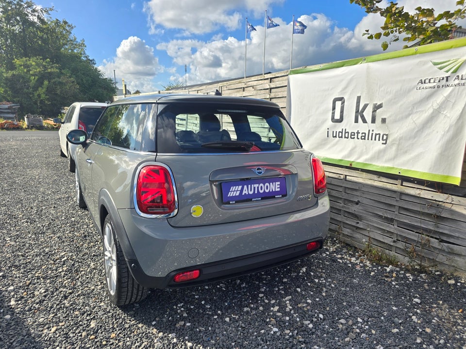 MINI Cooper SE Essential 3d