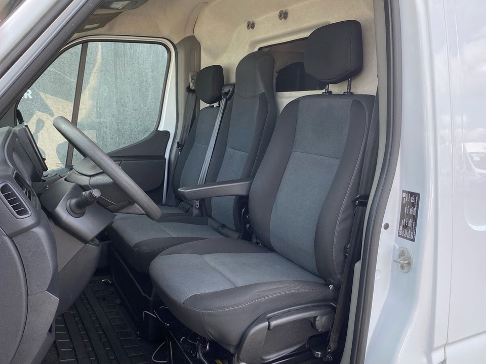 Nissan Interstar 2,0 dCi 150 L2H2 N-Connecta Van