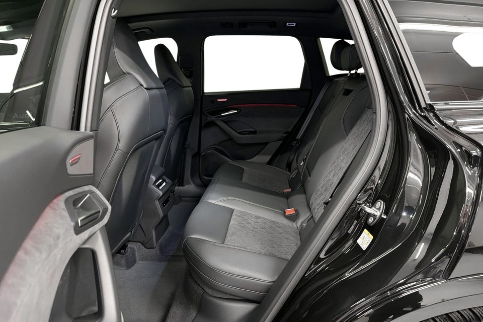 Audi SQ6 e-tron quattro 5d