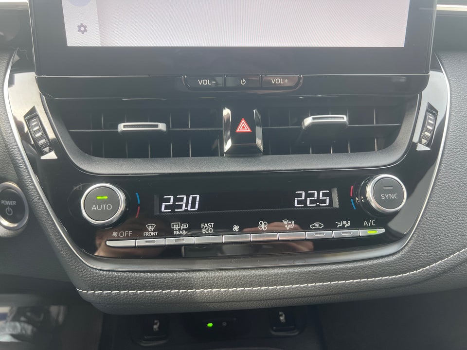 Toyota Corolla 1,8 Hybrid Style Touring Sports e-CVT 5d