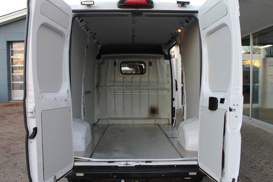 Peugeot Boxer 335 2,2 BlueHDi 165 L2H2 Premium