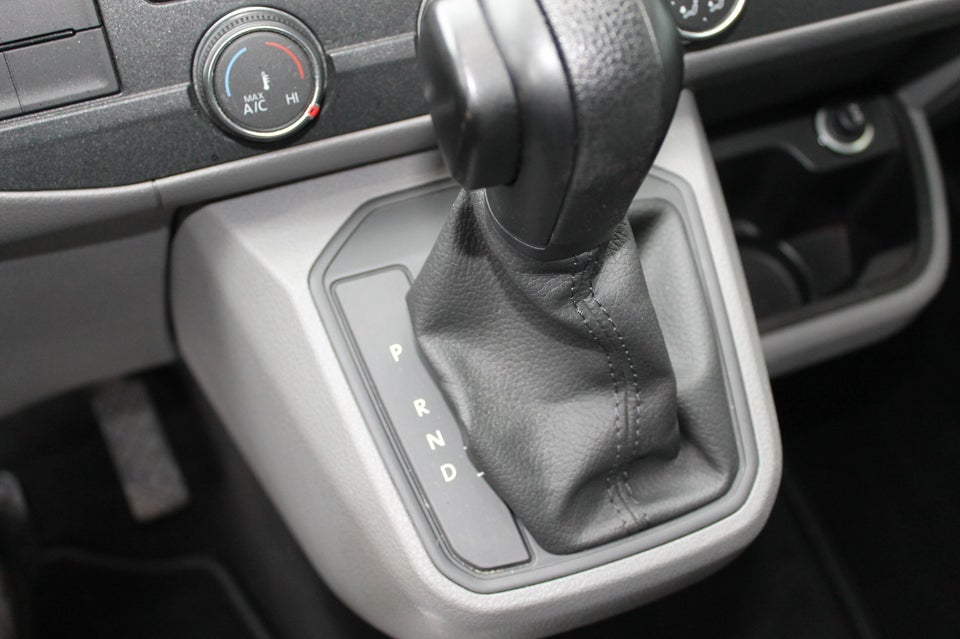 VW Transporter 2,0 TDi 150 Kassevogn DSG kort