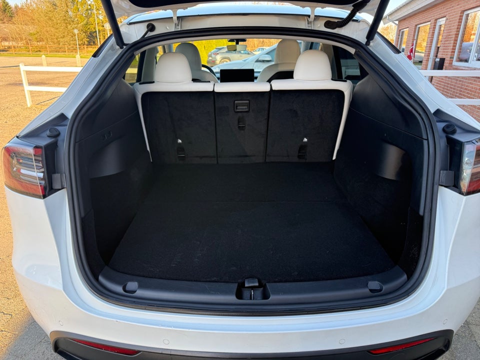 Tesla Model Y Long Range AWD 5d