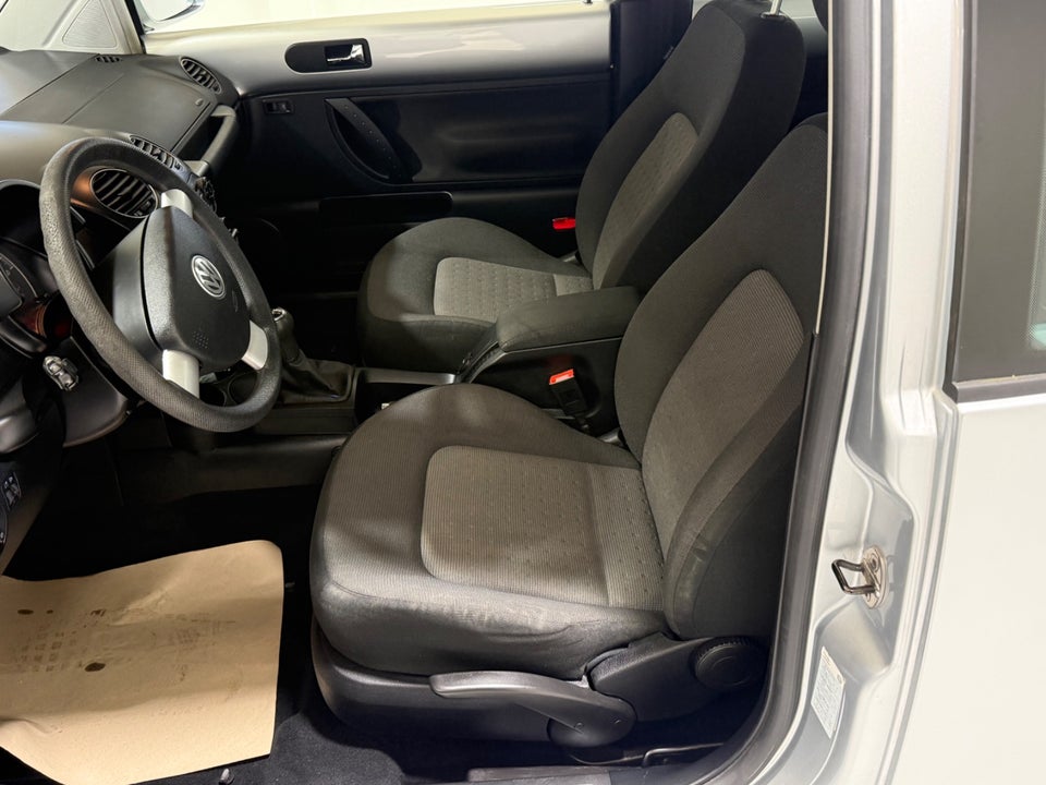 VW New Beetle 1,6 Trendline 2d