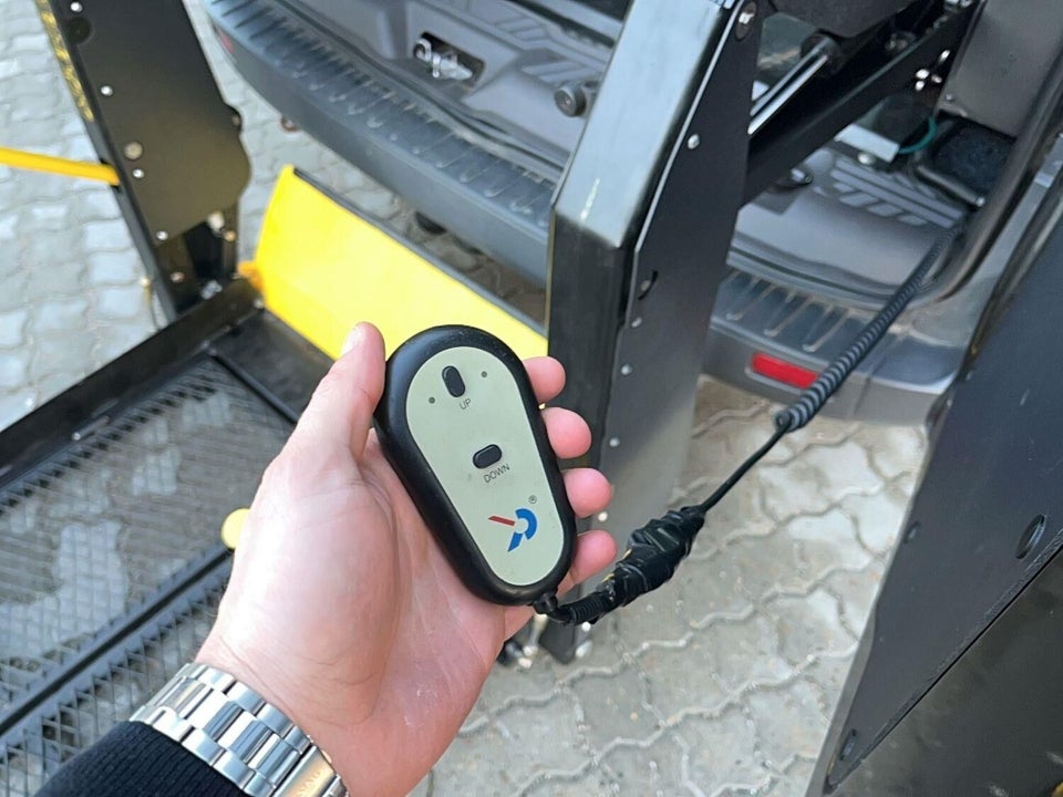 Ford Transit Custom Kombi 310L 2,0 TDCi 130 Ambiente aut.