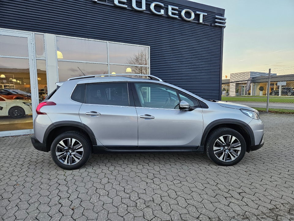 Peugeot 2008 1,2 PureTech 130 Selection Sky 5d