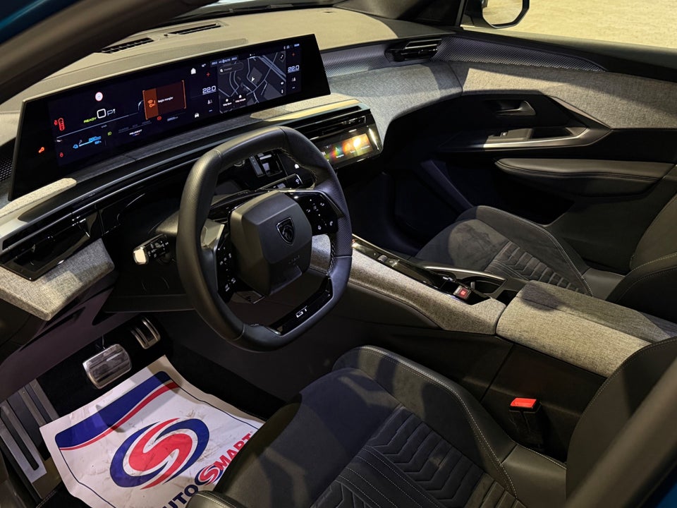 Peugeot e-3008 77 GT 5d