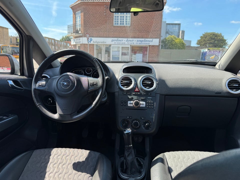 Opel Corsa 1,4 16V Cosmo 5d