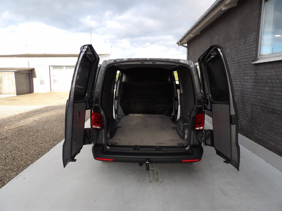 VW Transporter 2,0 TDi 150 Kassevogn DSG lang