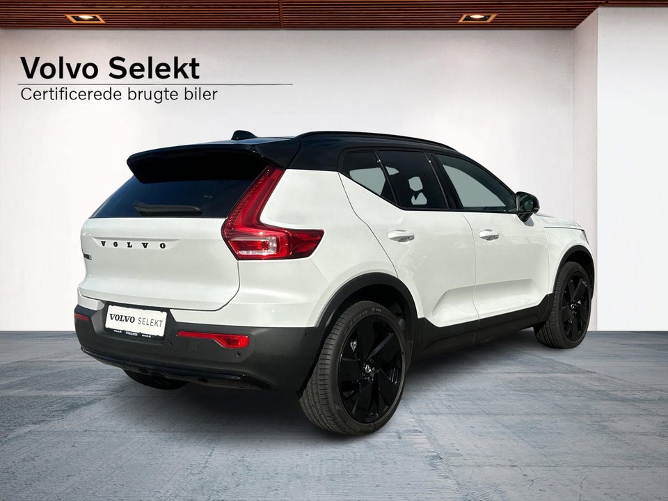 Volvo EX40 Extended Range Black Edition 5d