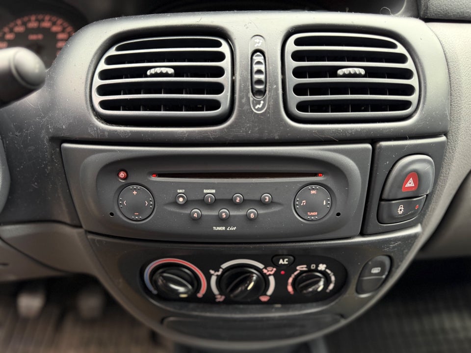 Renault Megane I 1,6 16V Expression 5d