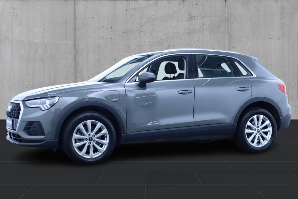 Audi Q3 45 TFSi e Attitude plus S-tr. 5d