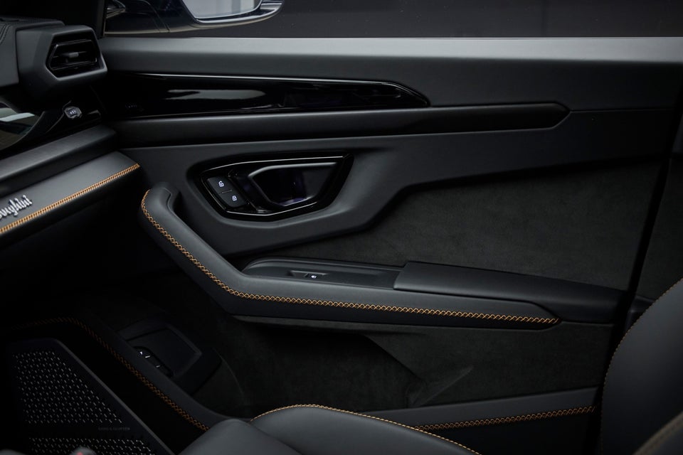 Lamborghini Urus 4,0 SE 5d