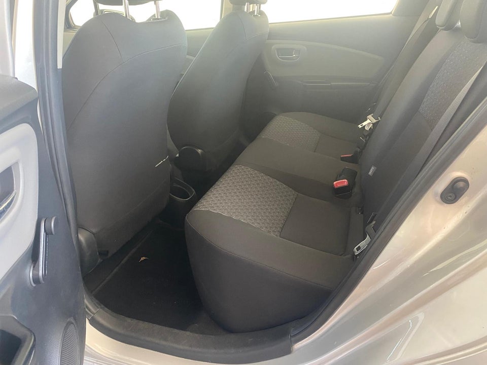 Toyota Yaris 1,3 VVT-i T2 5d