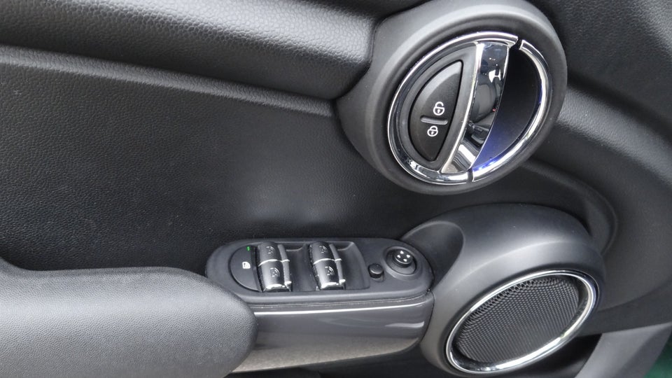 MINI Cooper 1,5 Essential Edition 5d