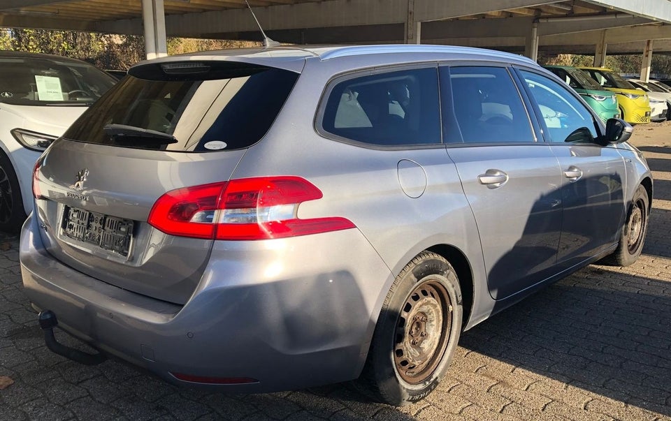 Peugeot 308 1,6 BlueHDi 120 Style SW 5d