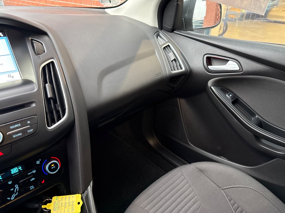 Ford Focus 1,0 EcoBoost Titanium stc. 5d