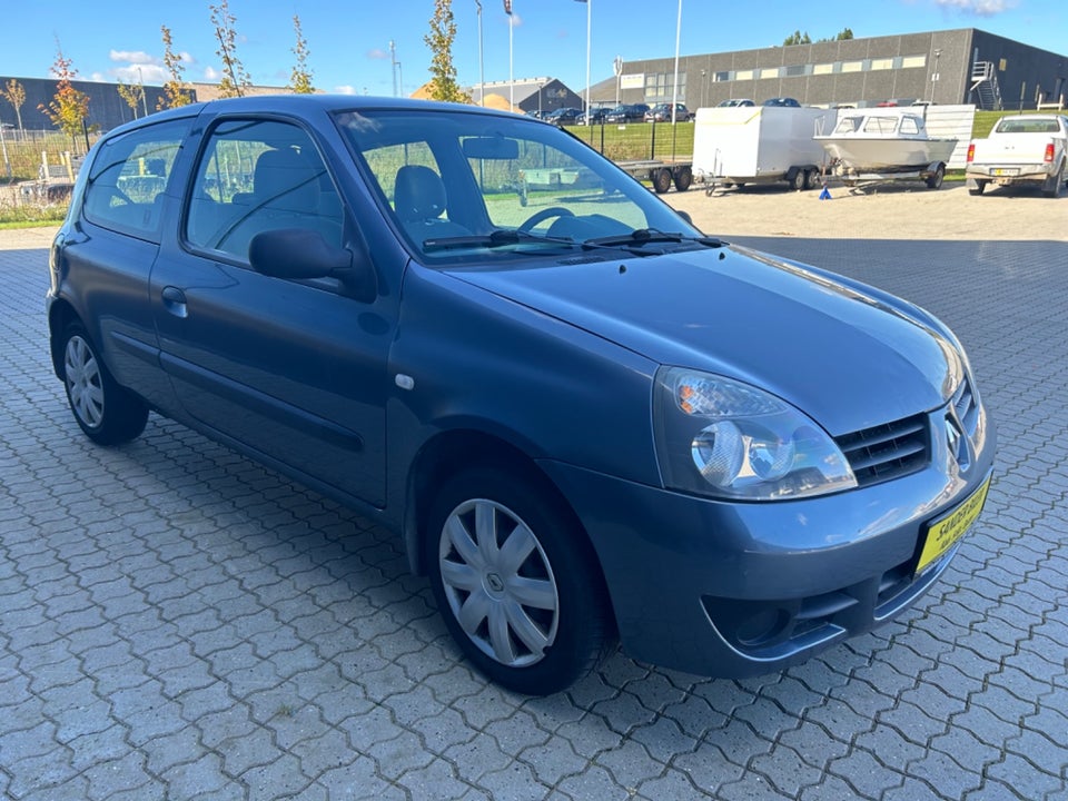 Renault Clio II 1,2 8V Storia 3d