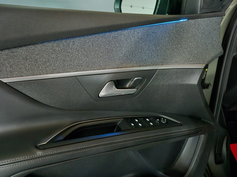 Peugeot 5008 1,2 e-THP 130 Allure 7prs 5d