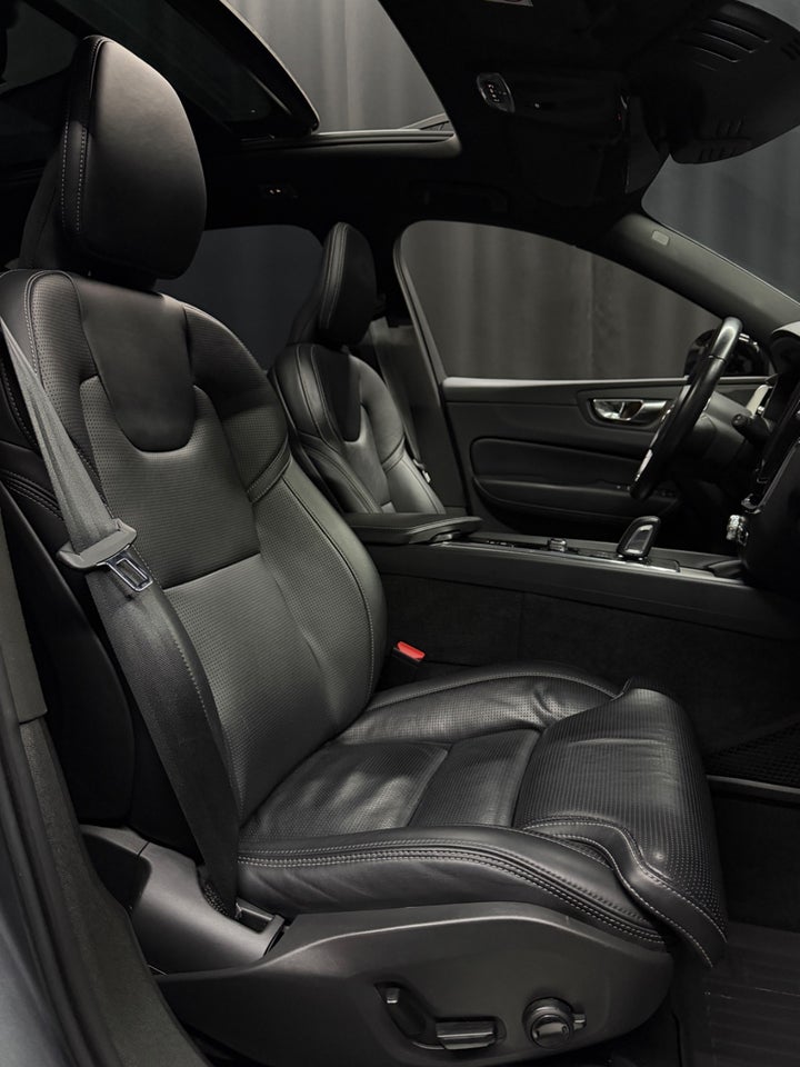 Volvo XC60 2,0 T8 ReCharge R-Design aut. AWD 5d