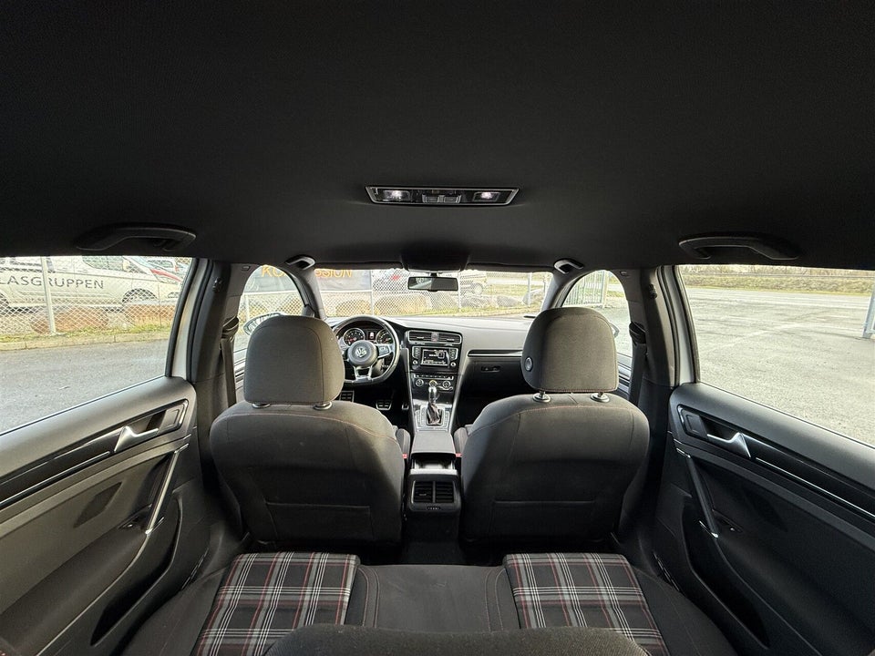 VW Golf VII 2,0 GTi DSG BMT 5d