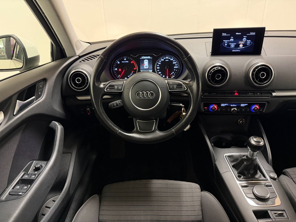 Audi A3 2,0 TDi 150 Attraction Sportback 5d