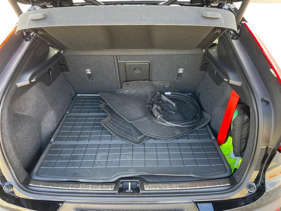 Volvo EC40 Extended Range Black Edition 5d