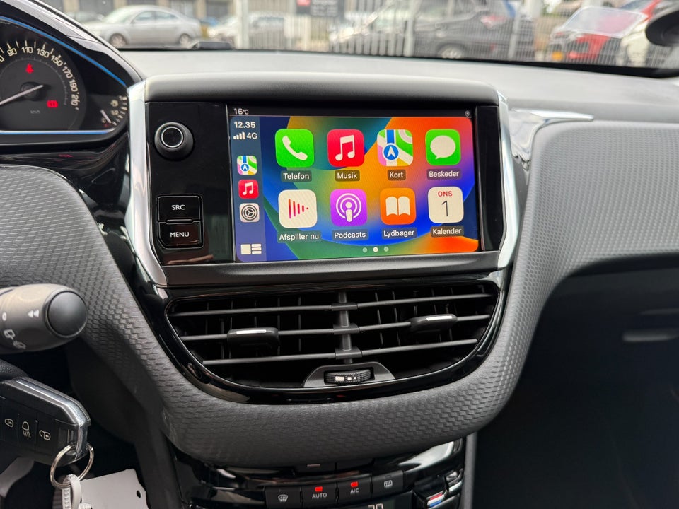 Peugeot 2008 1,2 e-THP 110 Selection Sky 5d