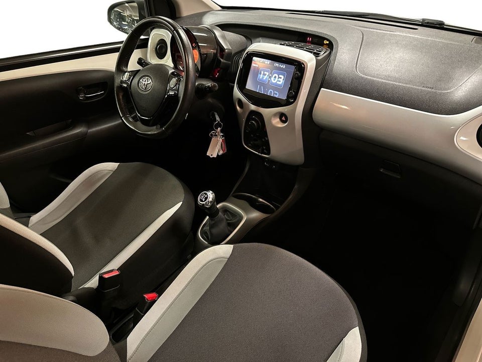 Toyota Aygo 1,0 VVT-i x-play x-touch 5d