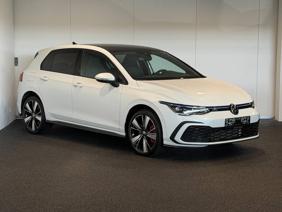 VW Golf VIII 1,4 GTE DSG 5d