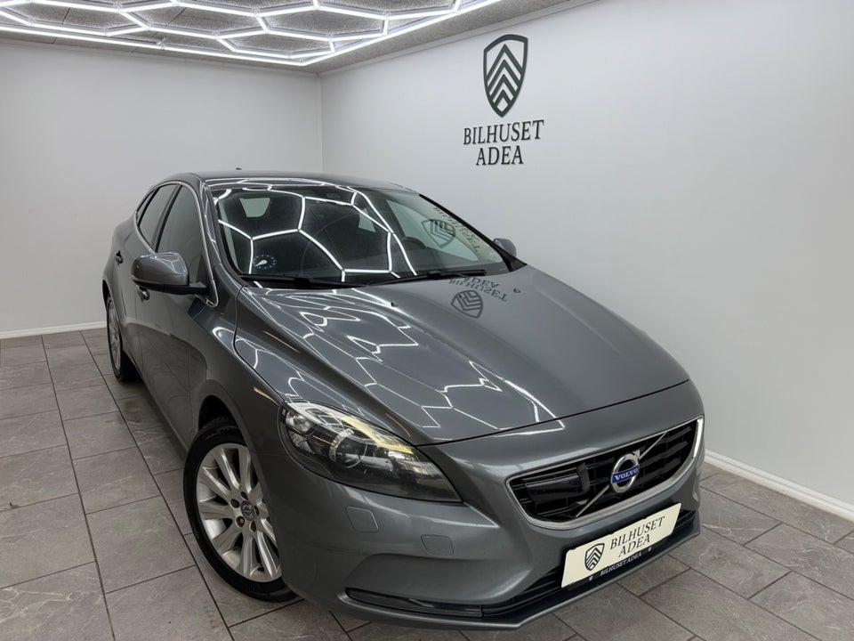 Volvo V40 2,0 D3 150 Momentum aut. 5d