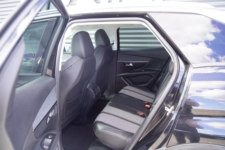 Peugeot 3008 1,5 BlueHDi 130 Allure 5d