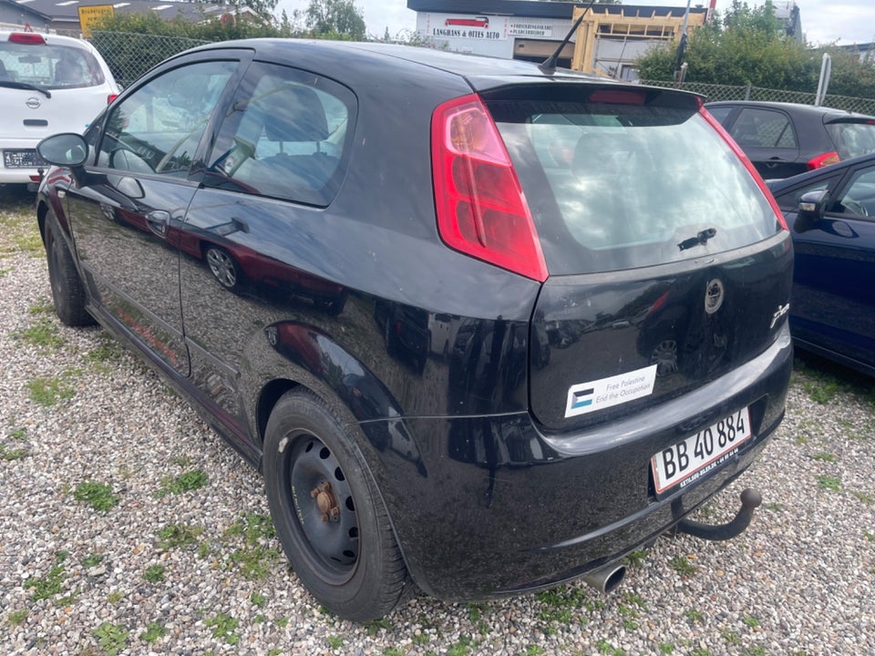 Fiat Grande Punto 1,9 JTD 130 Sport 3d