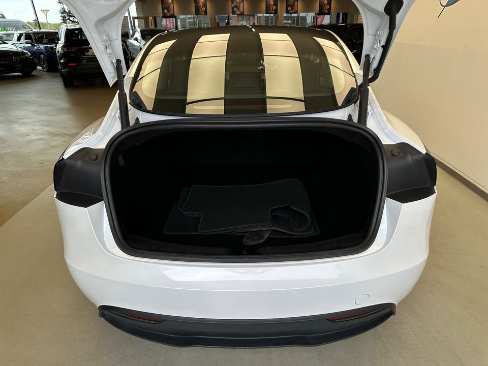 Tesla Model 3 RWD 4d