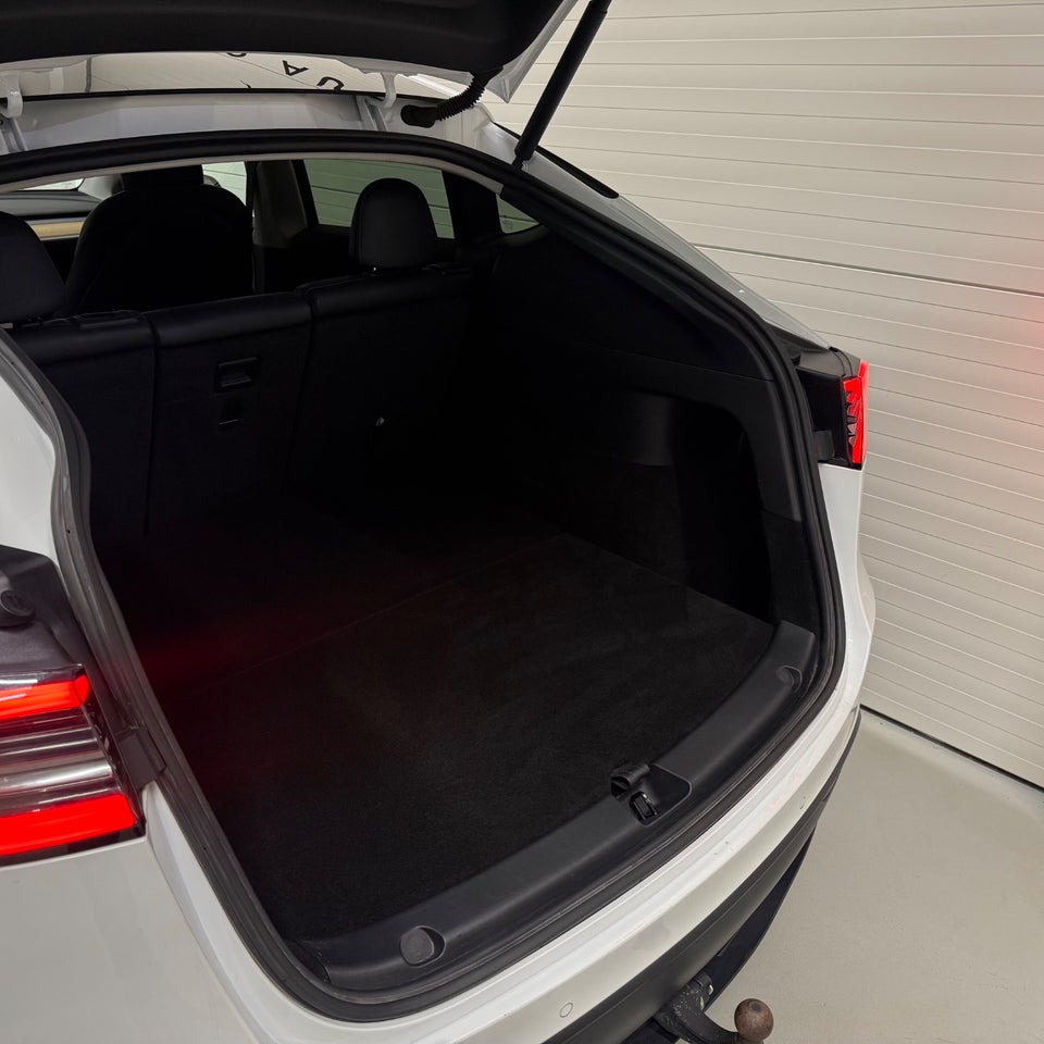 Tesla Model Y Long Range AWD 5d
