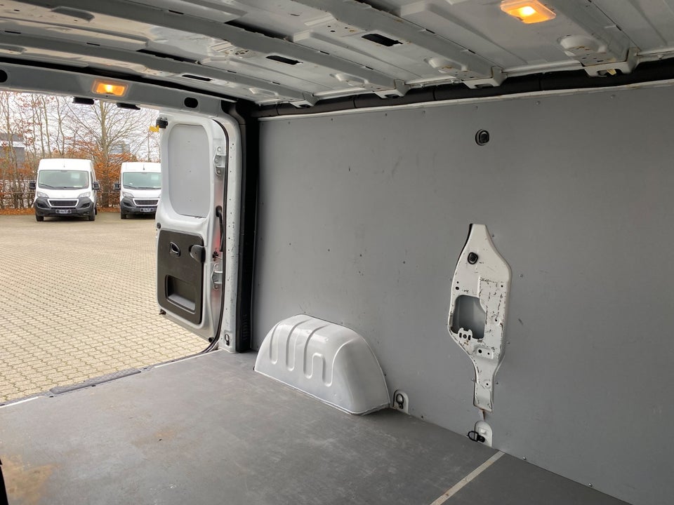 Renault Trafic T29 2,0 dCi 145 L2H1