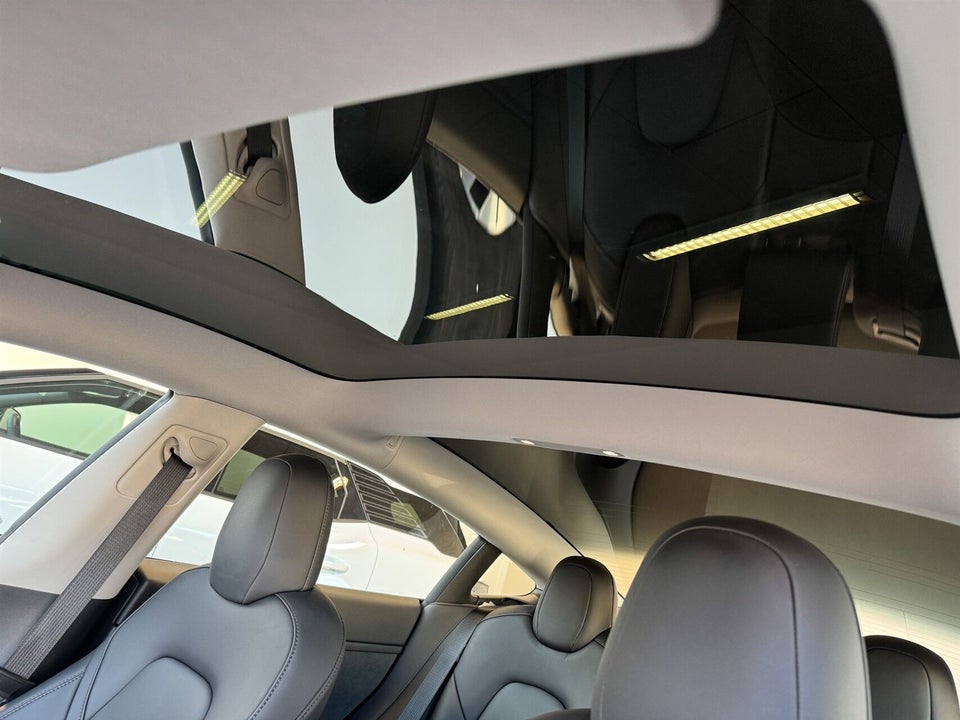 Tesla Model 3 RWD 4d